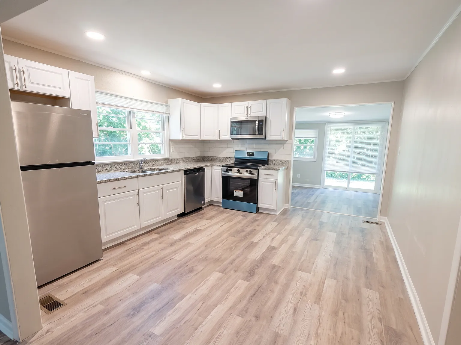 3 bed, 1300 sqft, $1,550 — Photo 4