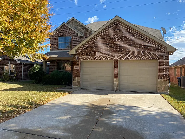 15620 Gatehouse Dr — Photo 2