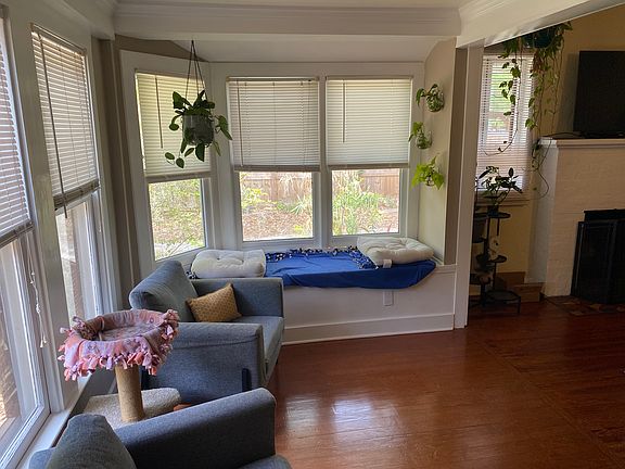 Entrance Way Bay Window