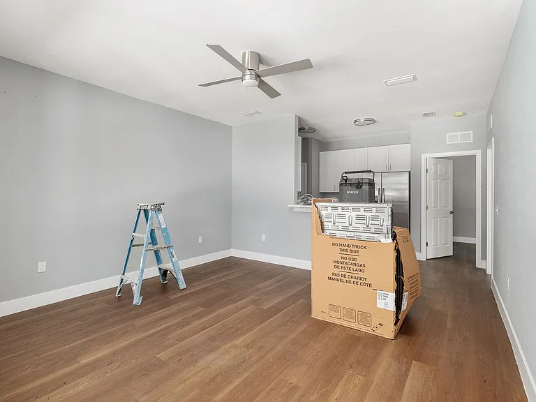 424 NW 3rd Ave #1 — Photo 5