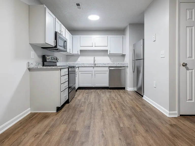 Brookefield Apartments — Photo 8