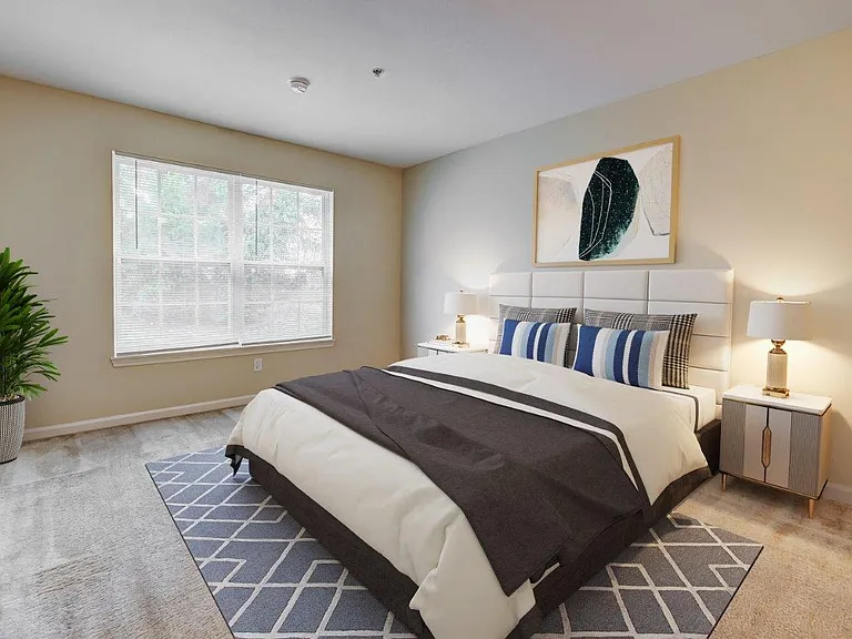 Saratoga Crossing Apartments & Townhomes — Photo 11