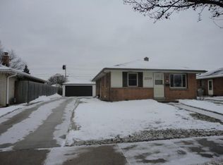2209 W Carpenter Ave, Milwaukee, WI 53221