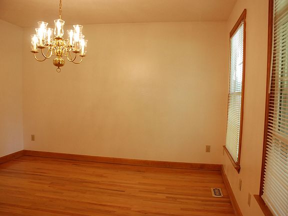 3rd image of 221 Cherwell Ct