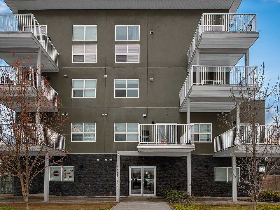 11106 122nd St NW