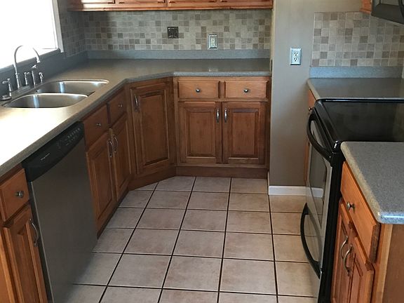 3rd image of 2801 E Cherry St