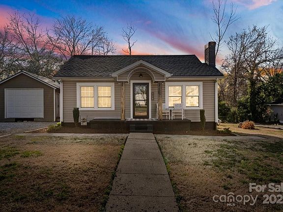 2nd image of 108 S Buckoak St