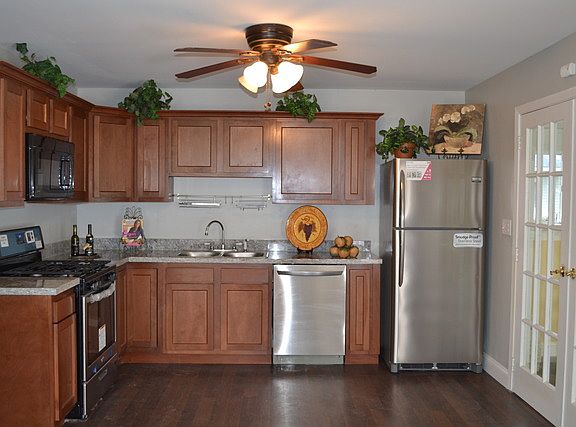 3rd image of 1425 Robinwood Dr