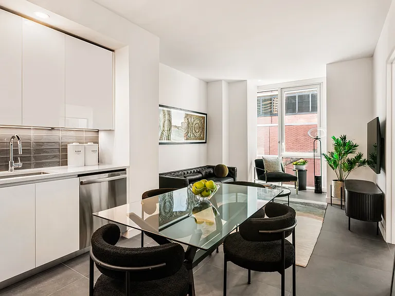 650 1st Ave #PHA — Photo 3