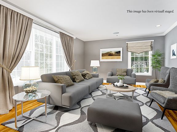 3rd image of 99 Stonewall Cir