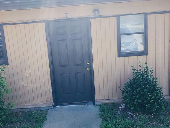 3rd image of 2216 Marilyn St APT 7