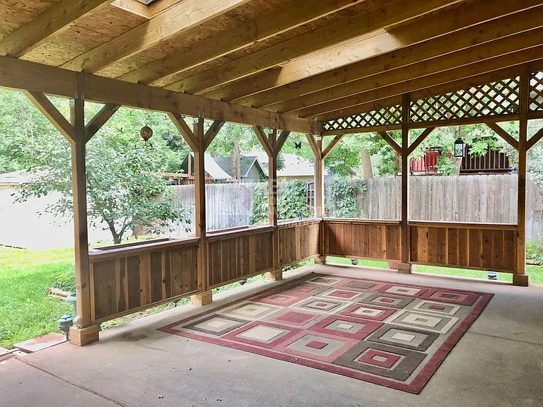 752 Oxford Ln — Photo 24