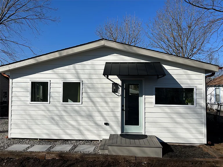 704 S Maryland Ave — Photo 11