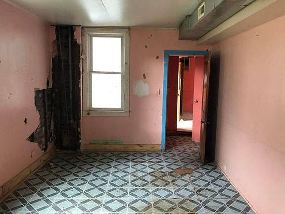 5th image of 152 N 22nd Ave