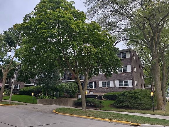 3rd image of 8700 Skokie Blvd APT 1J