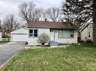 1109 Ash St, Lake In The Hills, IL 60156