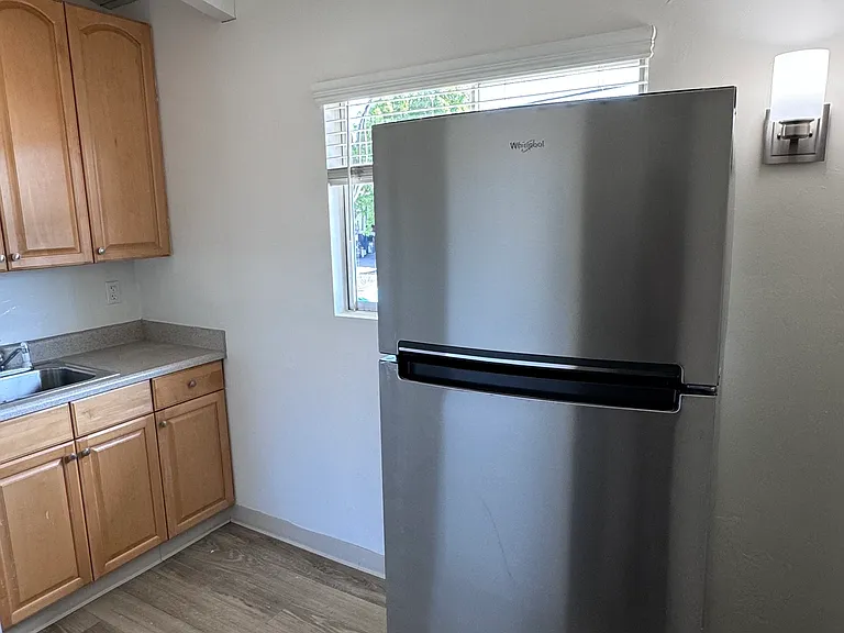 2750 Figueroa Blvd #12 — Photo 6