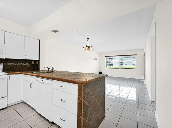 8420 SW 154th Circle Ct APT 512, Miami, FL 33193