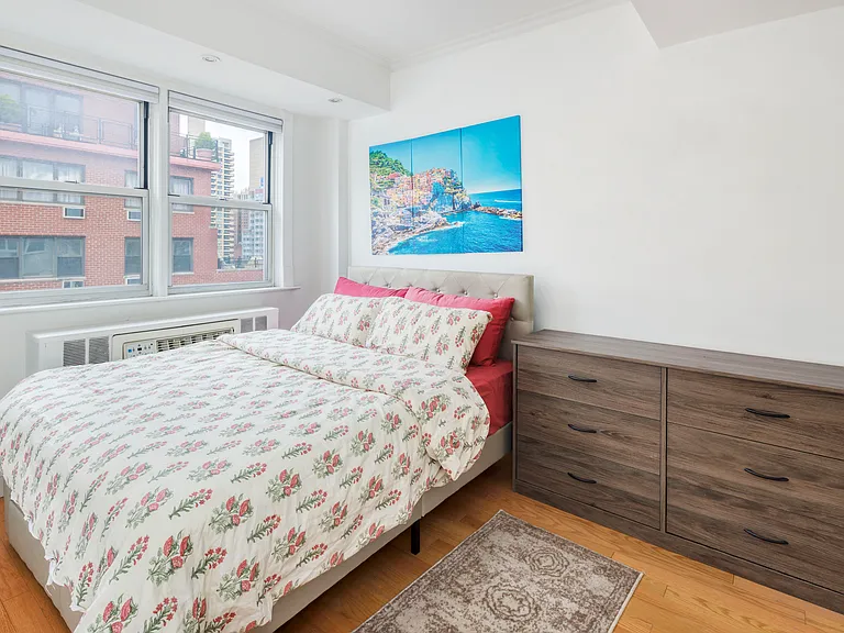 245 E 35th St #14-F — Photo 3