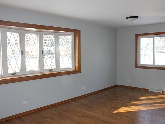 4th image of 649 Clayton Ln