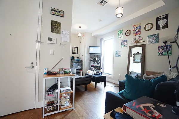 Rented by Rennit Inc. | media 30