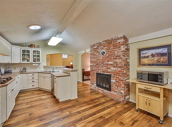 3rd image of 14607 E Belle Terre Ave