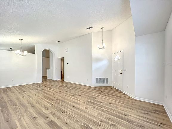3rd image of 4702 Park Eden Cir