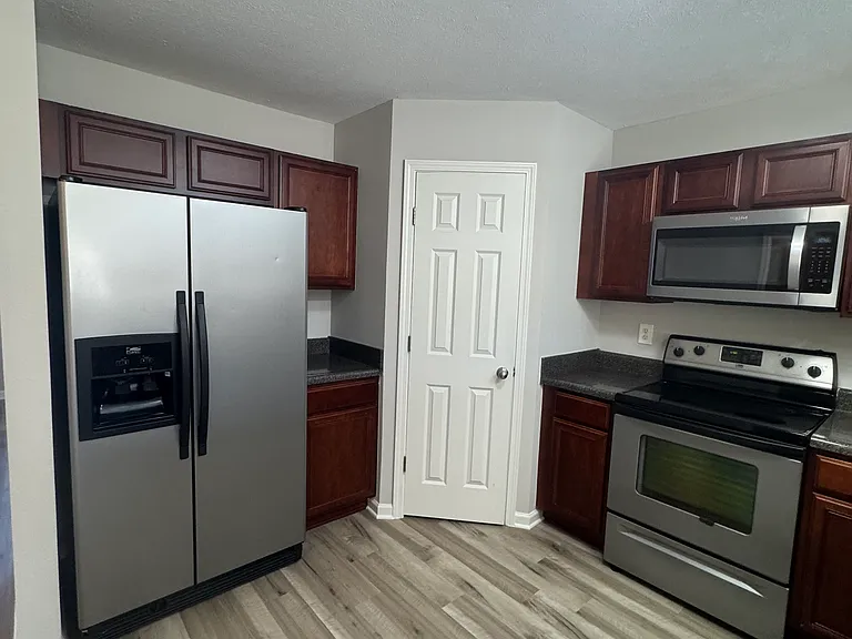 1916 Shaylin Loop — Photo 11