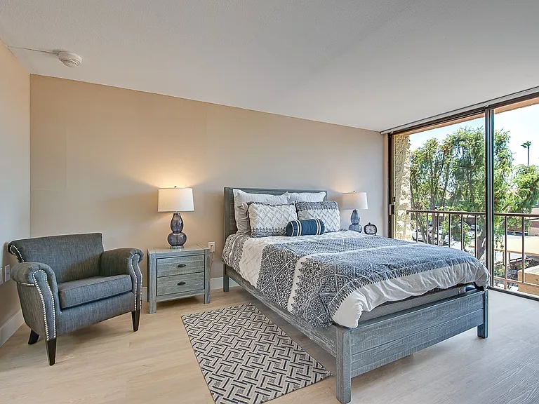 The Meridian at Laguna Hills - 55+ Active Adult Apartments — Photo 9
