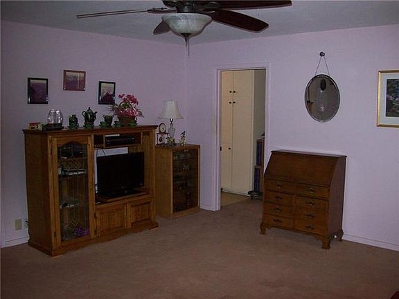 5th image of 8278 Longford Dr
