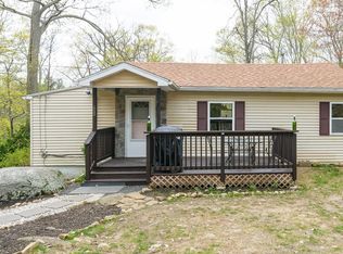 68 Knollwood Rd, Brimfield, MA 01010