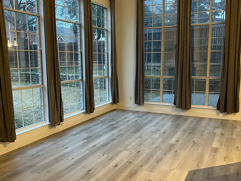 7717 Lakecrest Ct — Photo 2