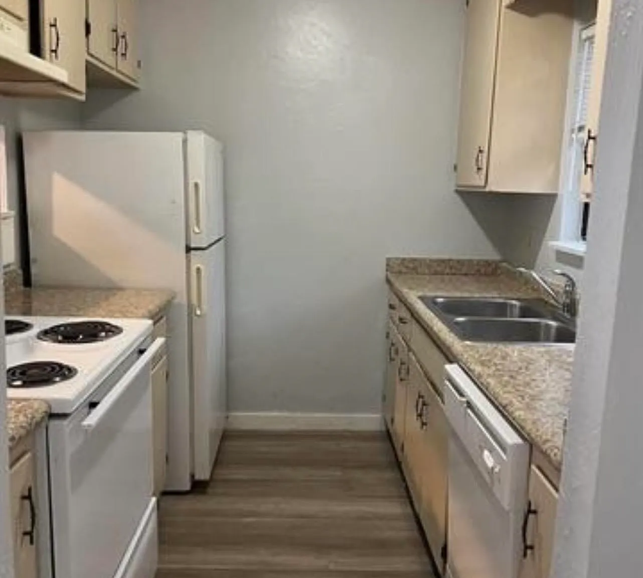 1 bed, 1.5 bath, 844 sqft, $975 — Photo 4