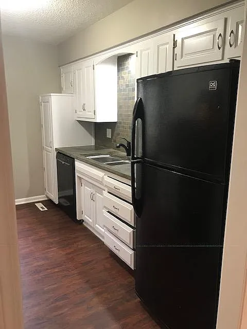 3 bed, 1218 sqft, $1,845 — Photo 3