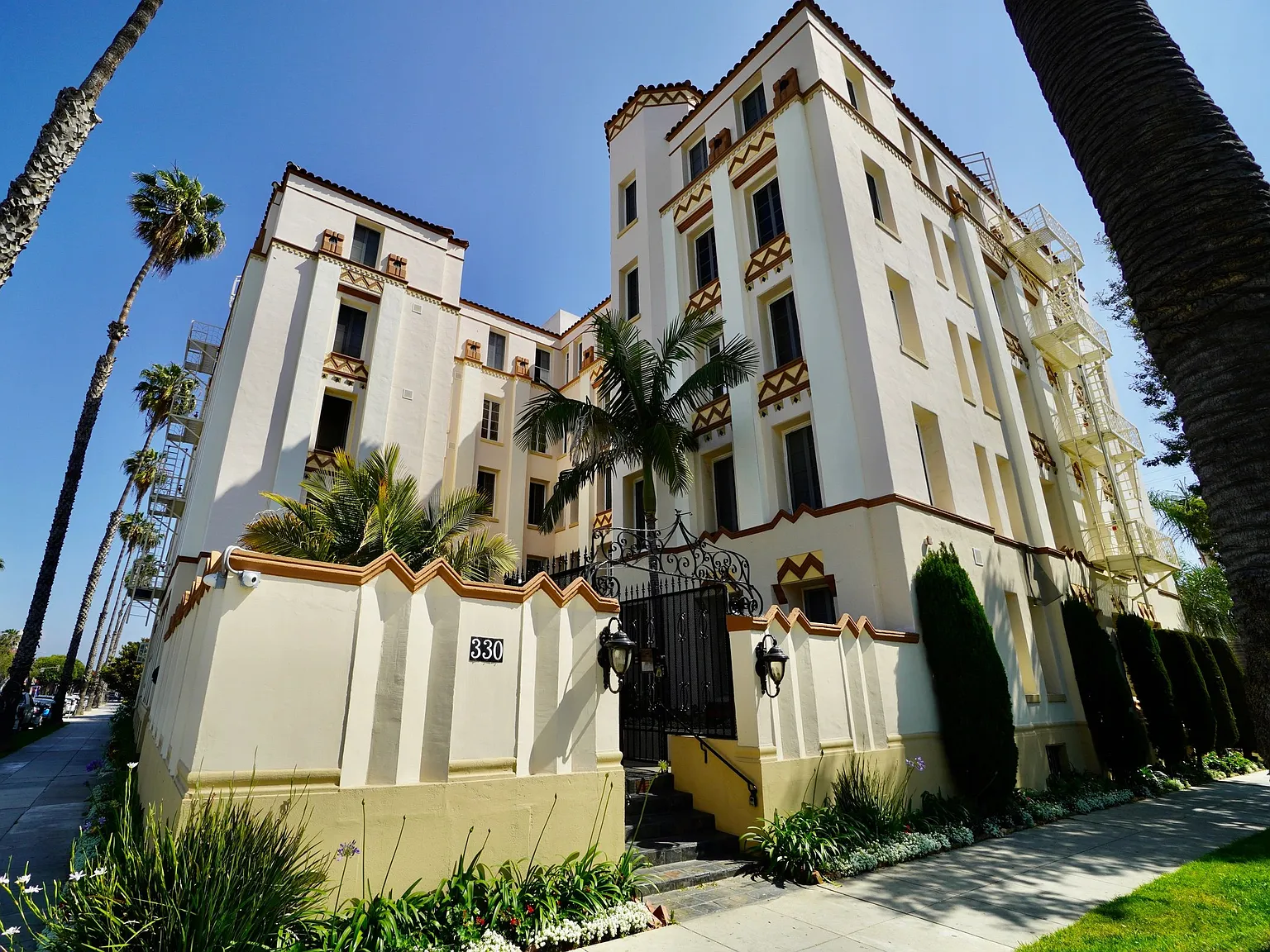 The Charmont Santa Monica — Photo 2