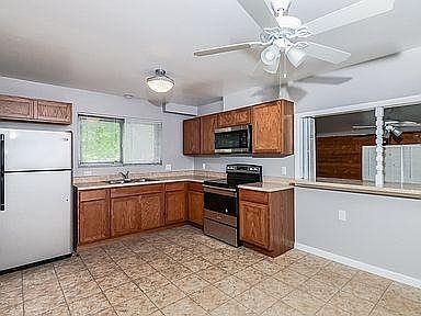 4th image of 8600 Gladiola Dr