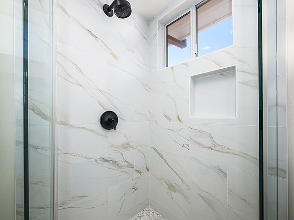4th image of 117 Marine Ave #A
