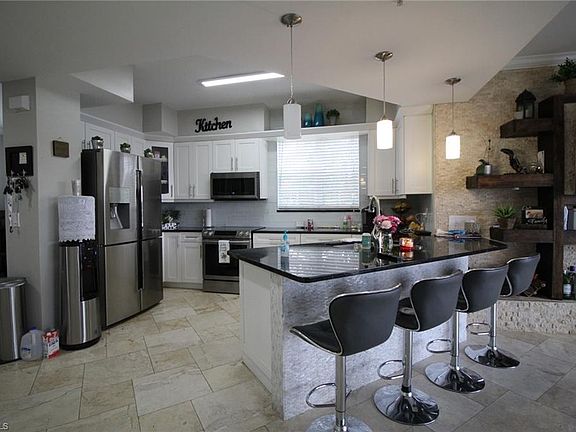 3rd image of 4391 Cortina Cir APT 220