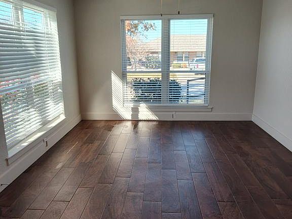 5th image of 1001 Lewis Dr
