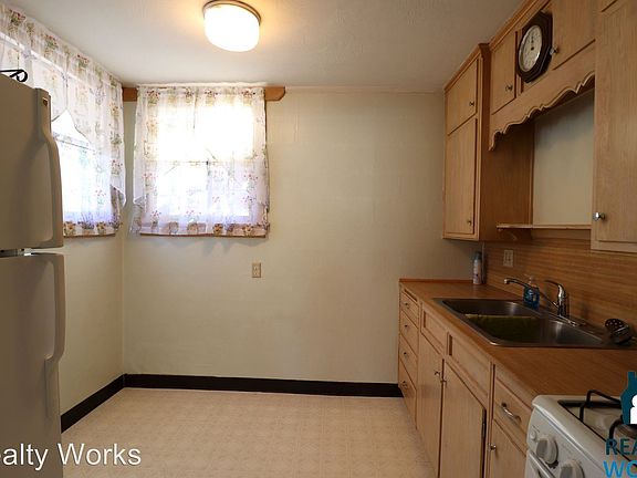 4th image of 4147 Lenox Ave
