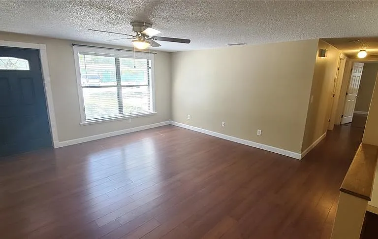 2848 E Mark Dr — Photo 3