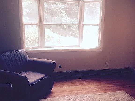 4th image of 601 Summer St