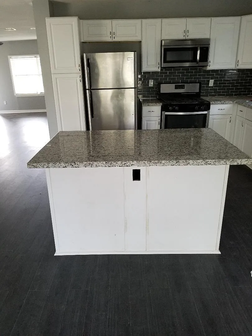 3 bed, 1290 sqft, $1,715 — Photo 2