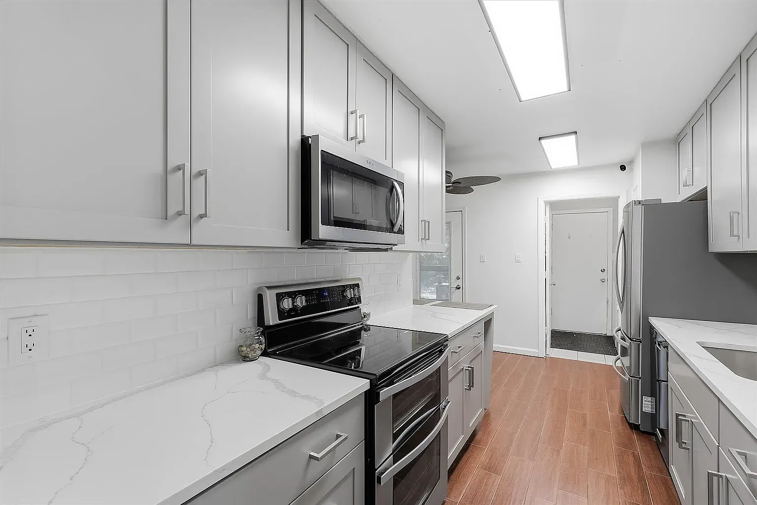 3 bed, 1642 sqft, $2,500 — Photo 2