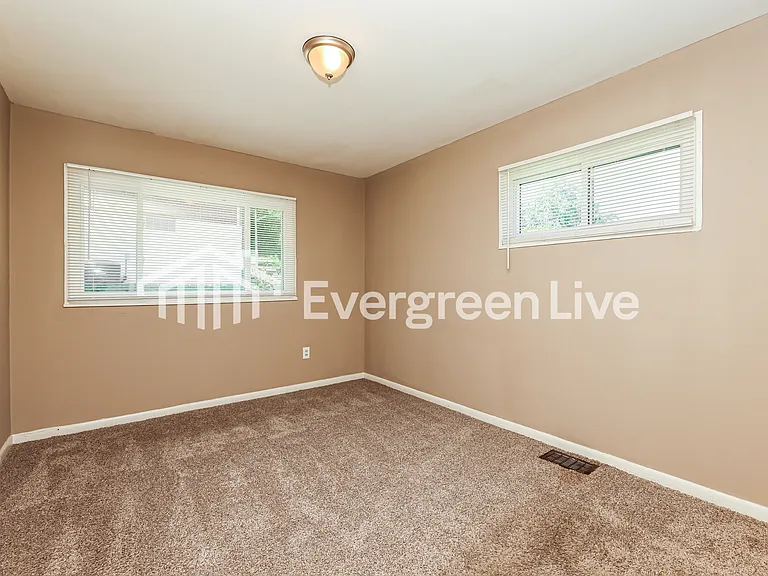 4434 Reading Rd — Photo 10