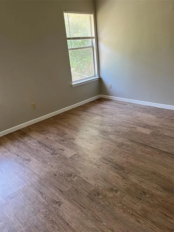 2 bed, 2.0 bath, 3348 sqft, $1,150 — Photo 3