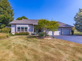1 Hampton Ln, Hawthorn Woods, IL