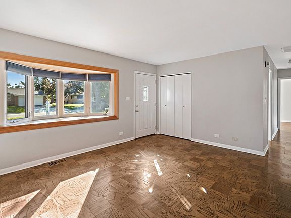 5th image of 1076 Leahy Cir E