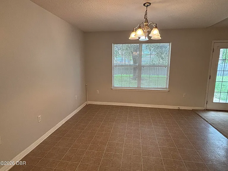 35 Rae Dr — Photo 11