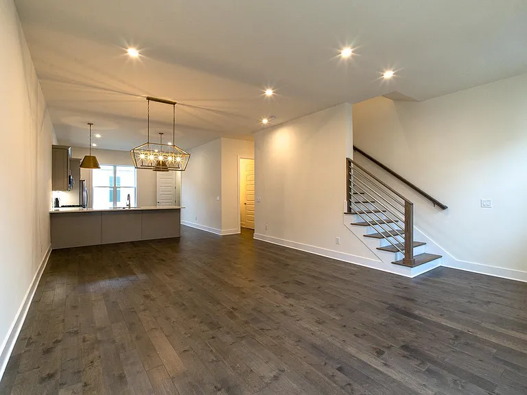 701 James Ave — Photo 3